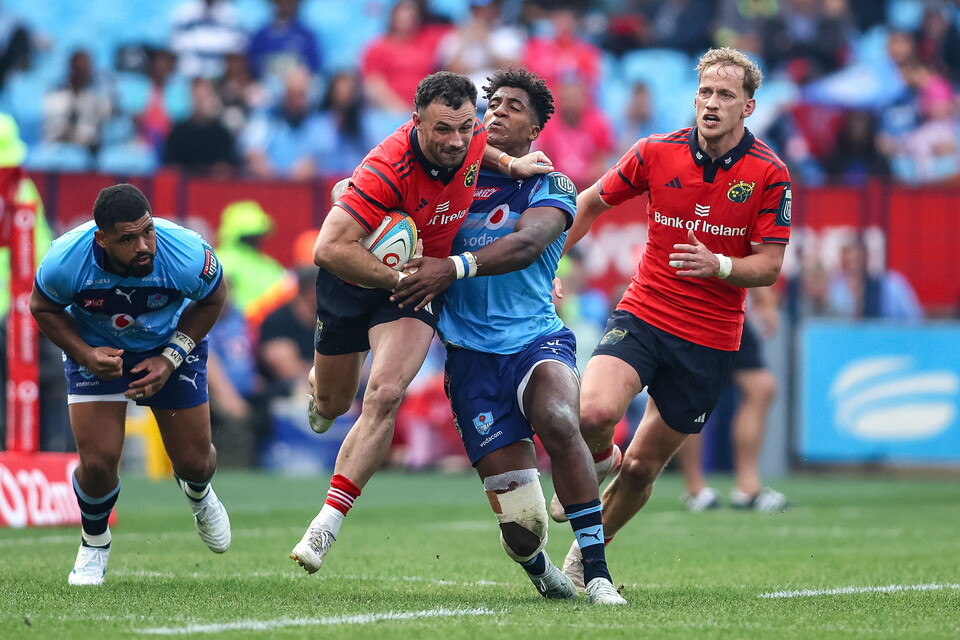 Andrew Smith on the attack for Munster