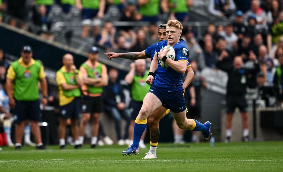 Tommy O'Brien runs in his early try in the URC final