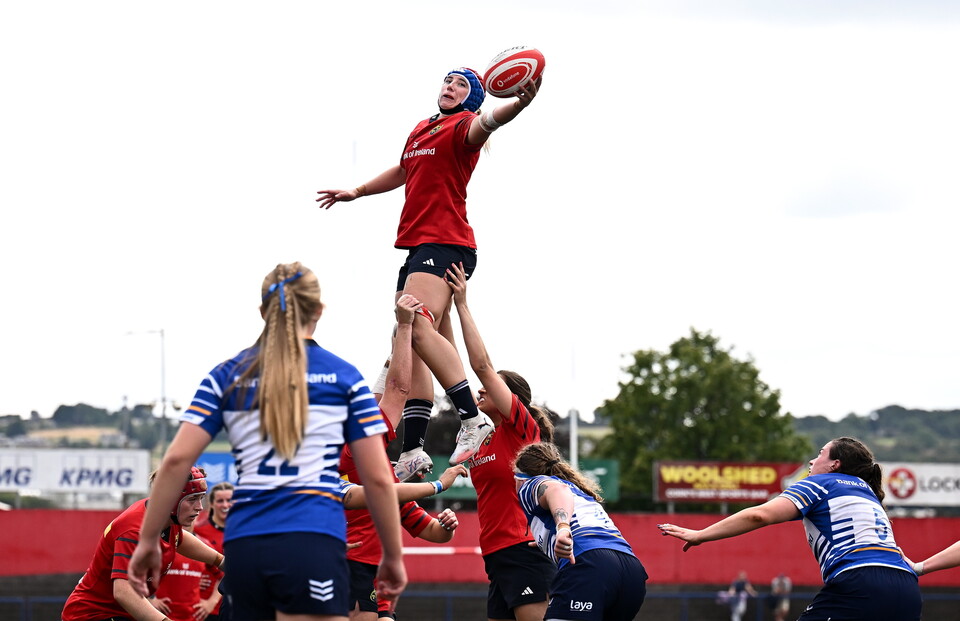 Clodagh O'Halloran gathers a lineout ball