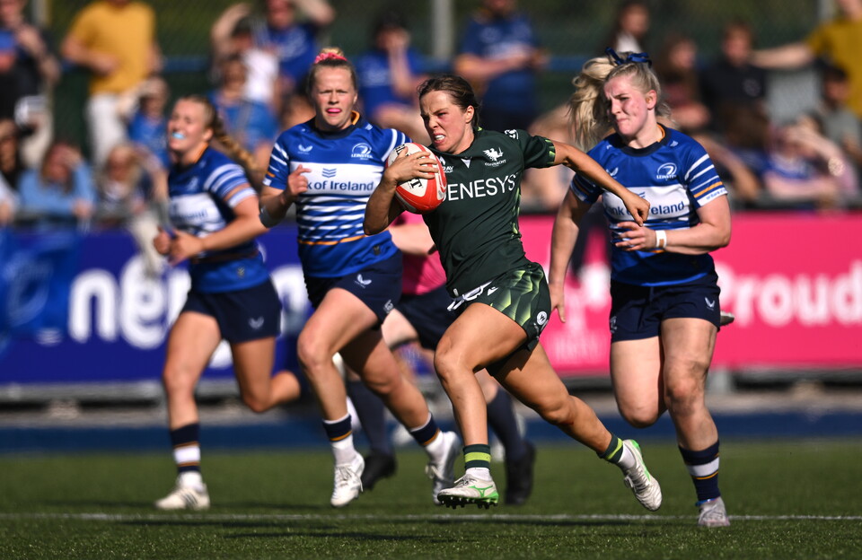 Aoibheann Reilly breaks free to score her second try against Leinster
