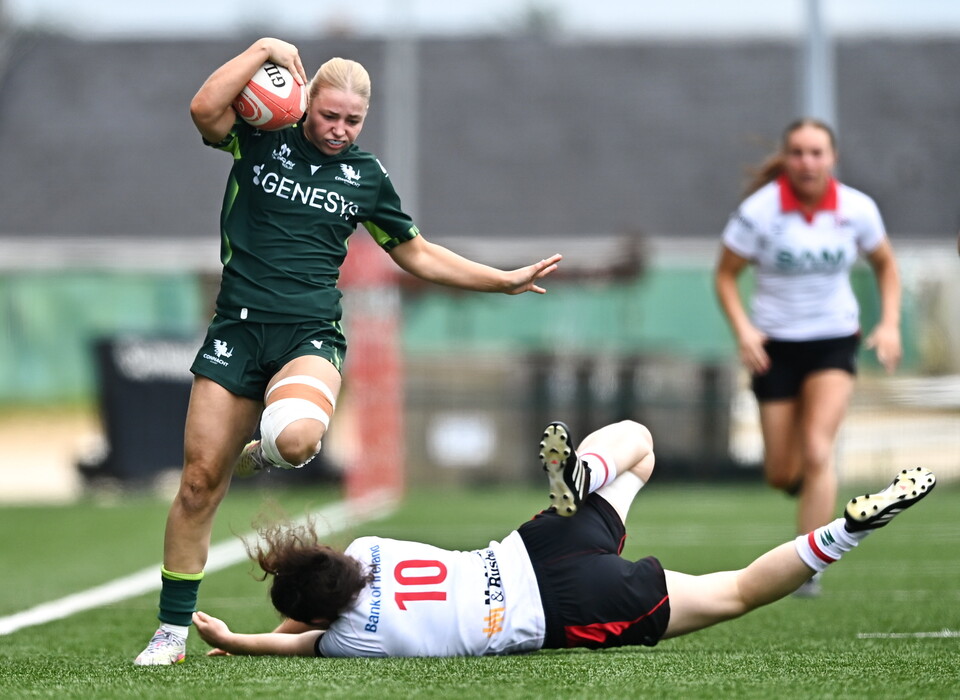 Connacht try scorer Aoife Heaney breaks clear of Abby Moyles