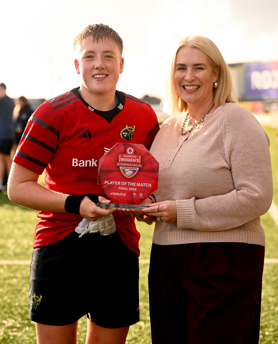 Beth Buttimer receives her player-of-the-match award from Vodafone's Orla Nagle