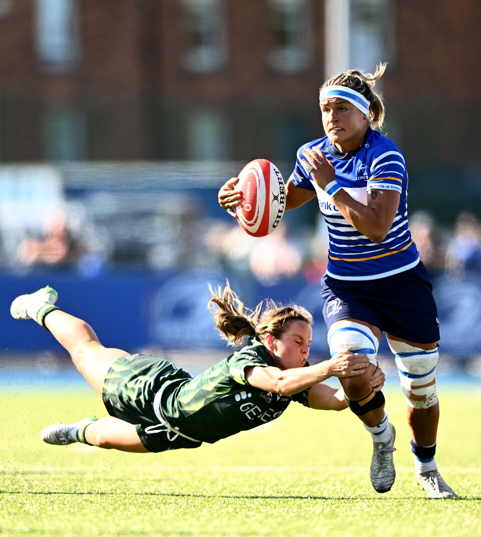 Erin King tries to break away from Aoibheann Reilly