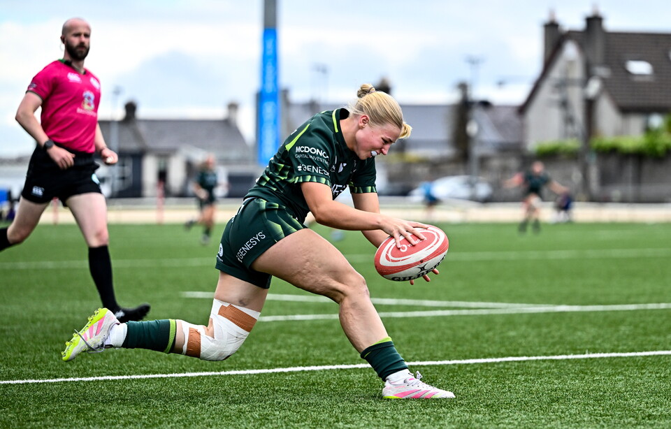 Aoife Heaney scores her first senior try for Connacht
