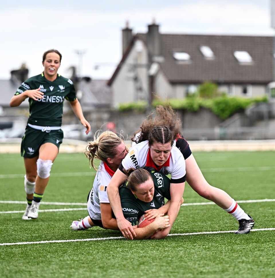 Méabh Deely grounds the ball for Connacht's second try