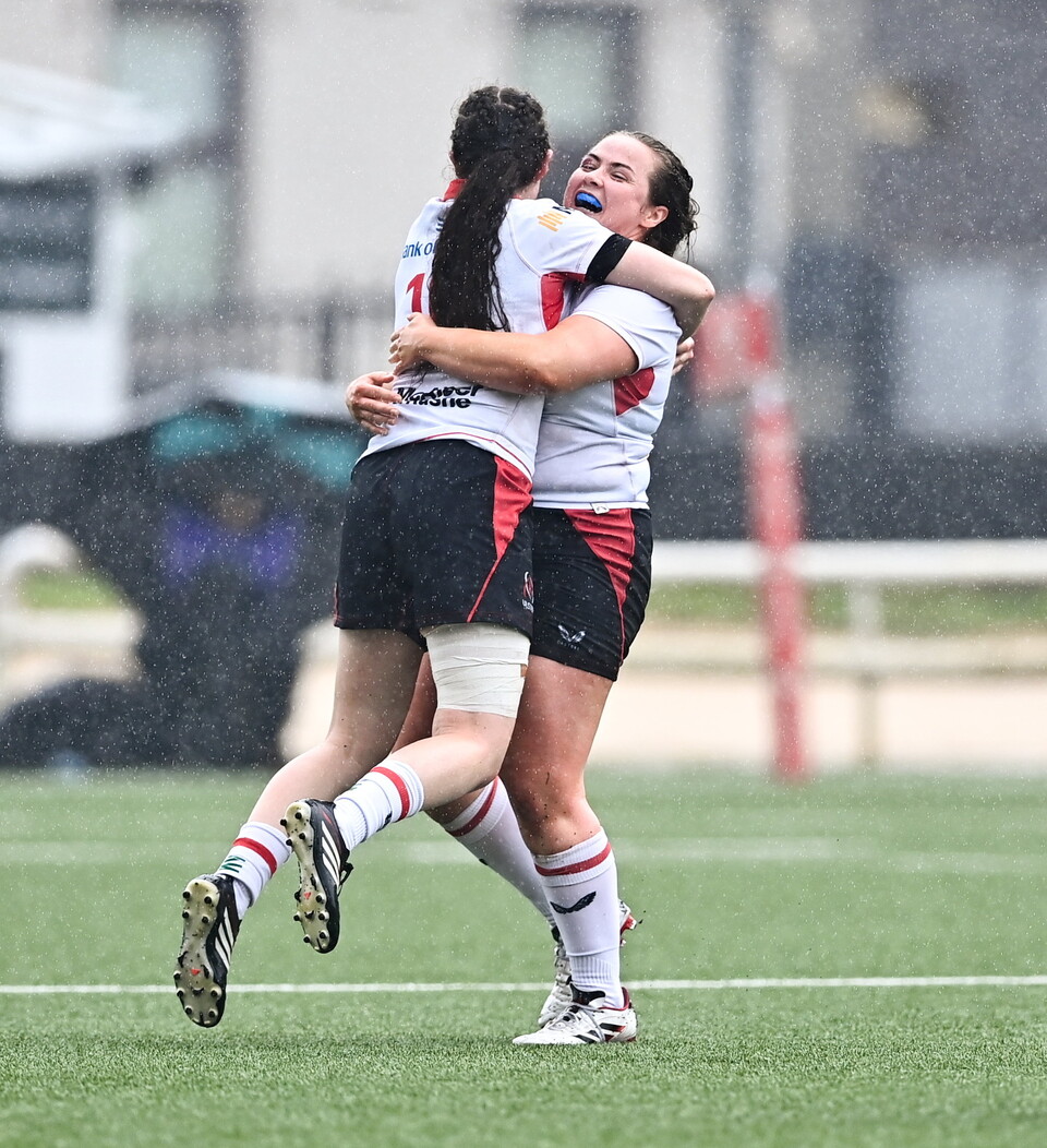 Siobhán Sheerin celebrates with Abby Moyles, the creator of her try
