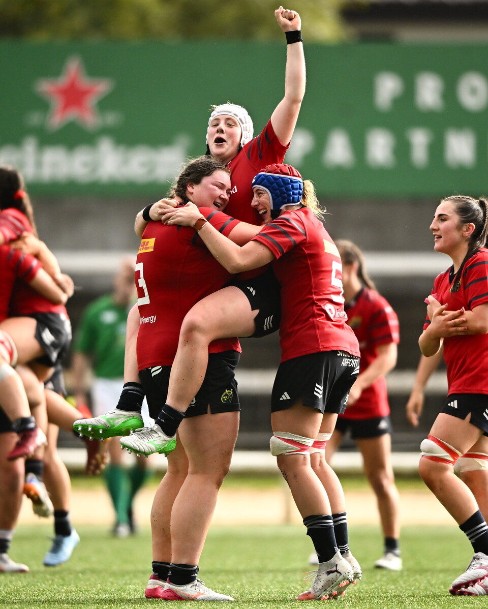 Beth Buttimer celebrates Munster's win with Eilís Cahill and Clodagh O'Halloran