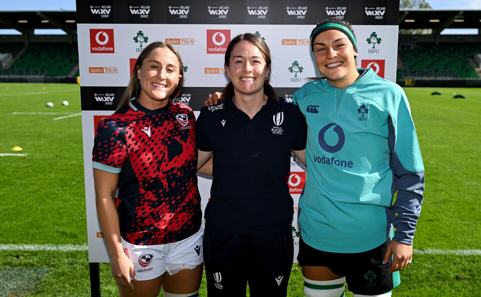 Captains Georgie Perris-Redding and Erin King with referee Maggie Cogger-Orr