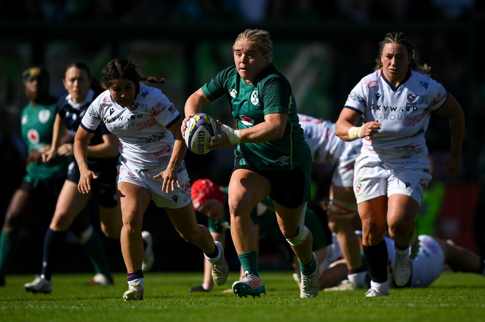 Clíodhna Moloney-MacDonald makes a break for Ireland