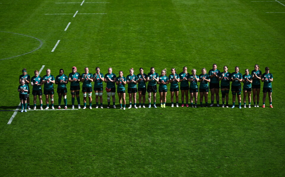 The Ireland Women line up together at Tallaght Stadium