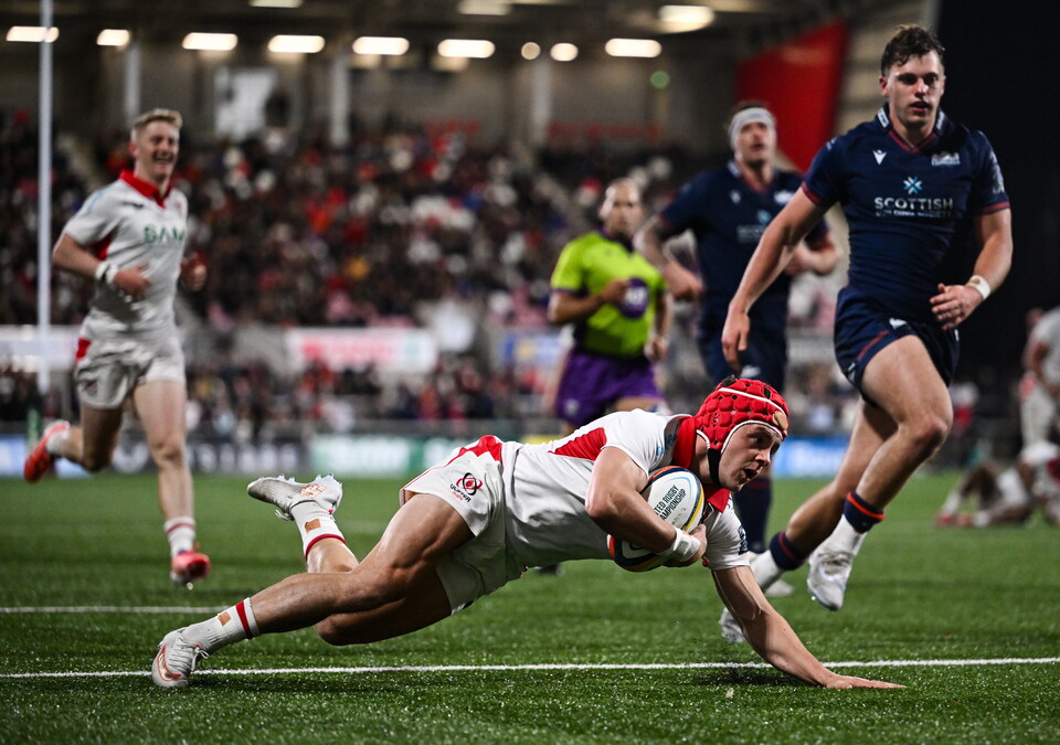 Michael Lowry scoring for Ulster against Edinburgh