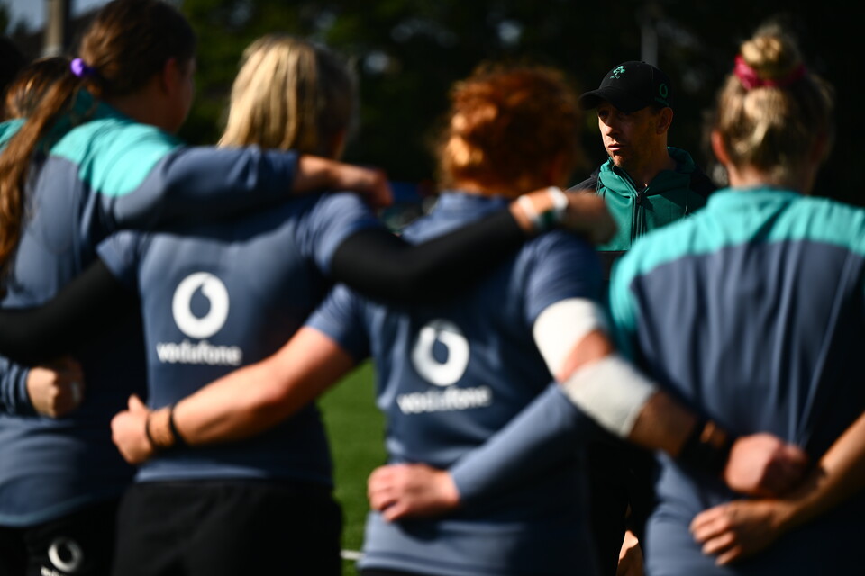 Head coach Scott Bemand speaks to the players