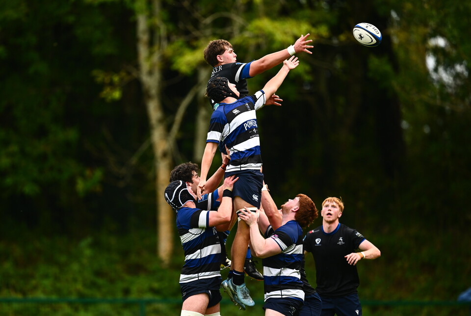 Stephen Woods and Dara Walsh contest a lineout