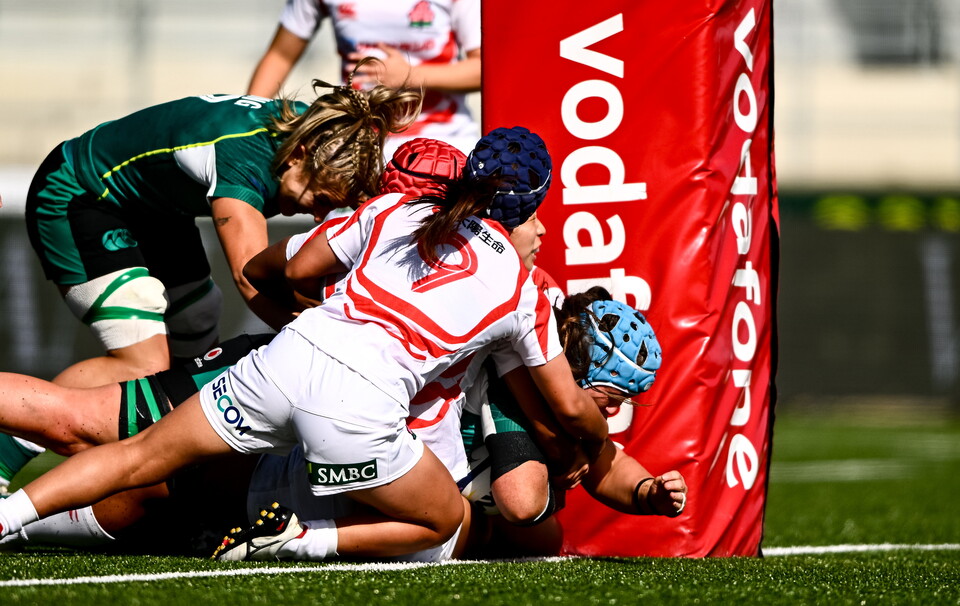 Brittany Hogan scores Ireland's first try against Japan