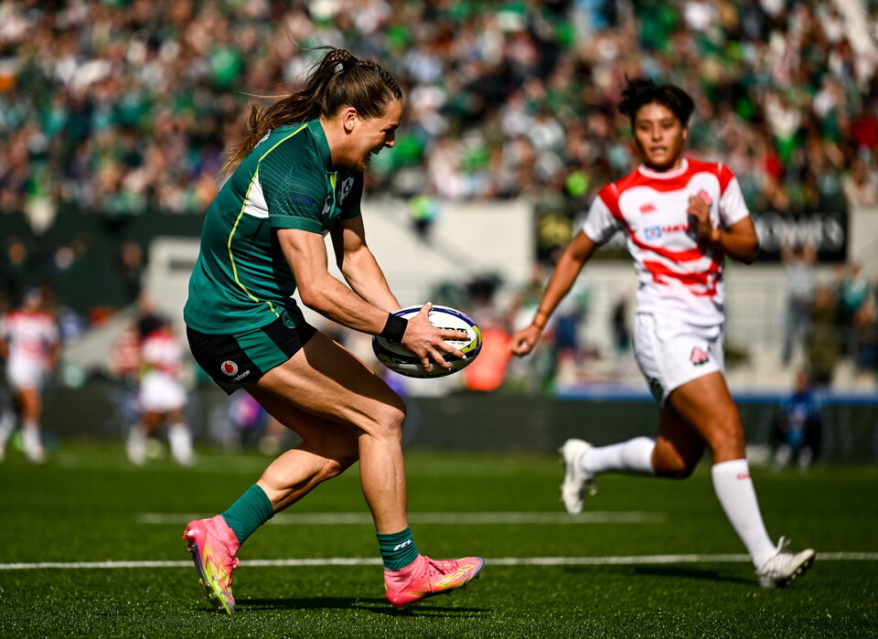 Béibhinn Parsons finishes off Ireland's third try against Japan