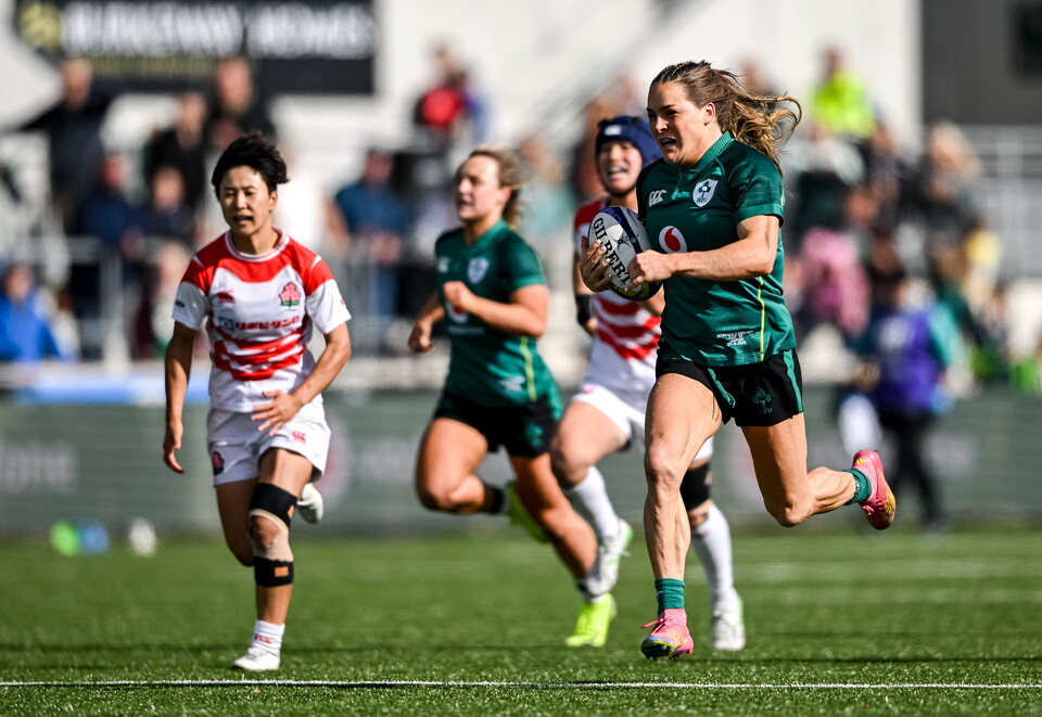 Béibhinn Parsons breaks away to score her second try against Japan