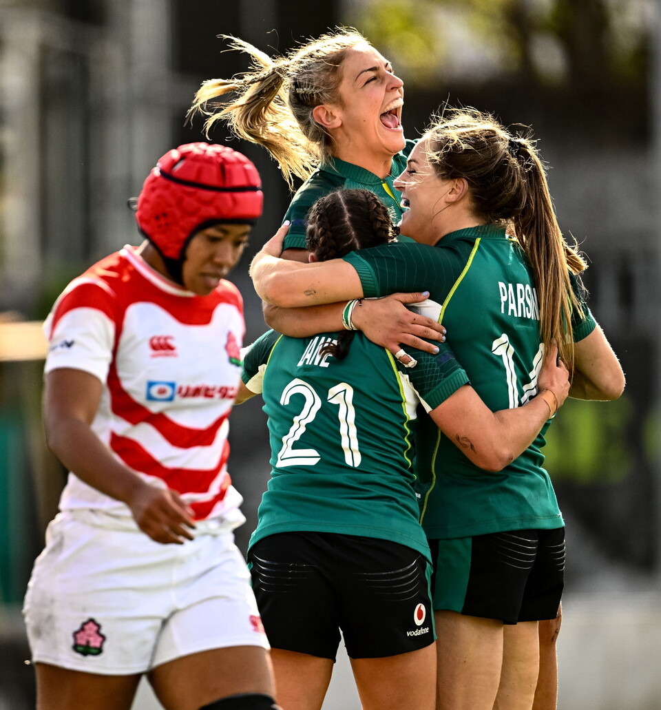 Erin King celebrates with Emily Lane and try scorer Béibhinn Parsons