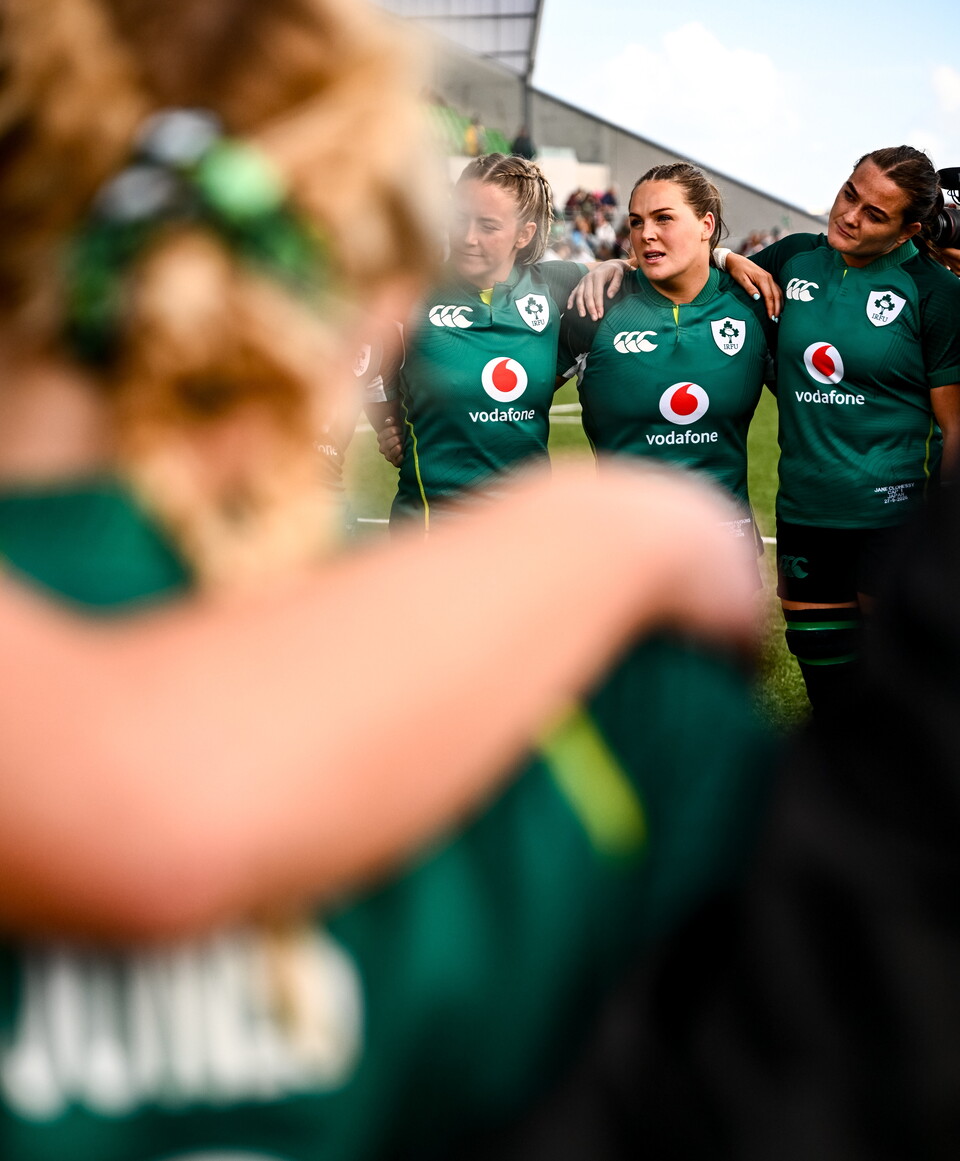 Béibhinn Parsons in a post-match huddle