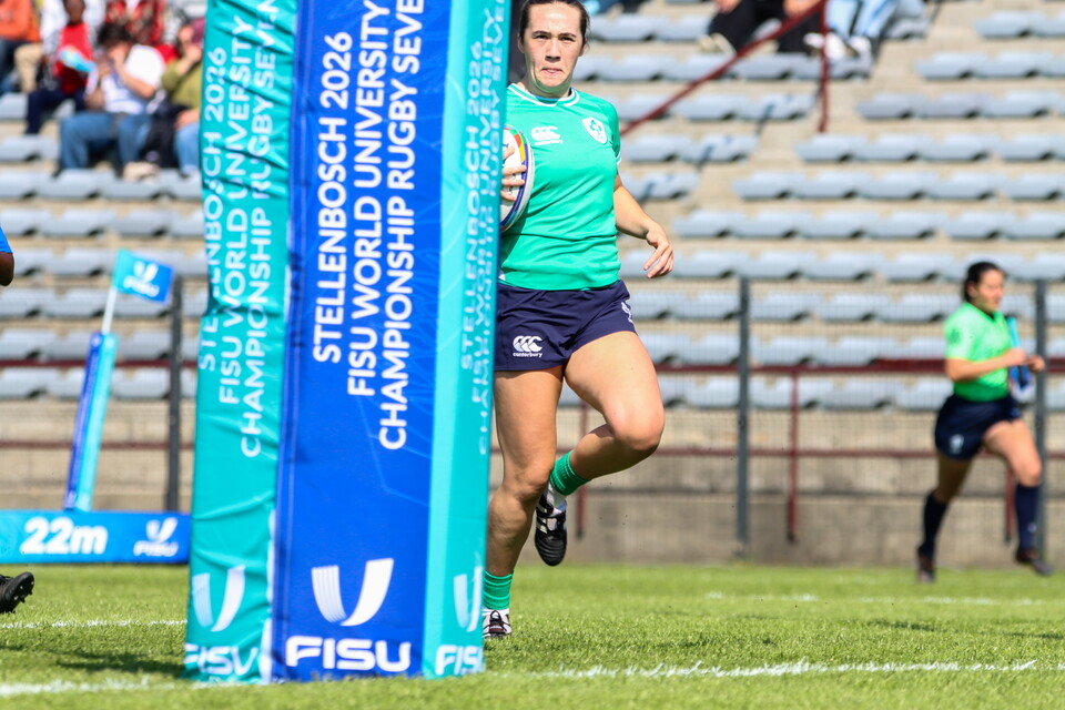 Caitríona O'Hagan runs in a try for the Irish Universities Sevens team