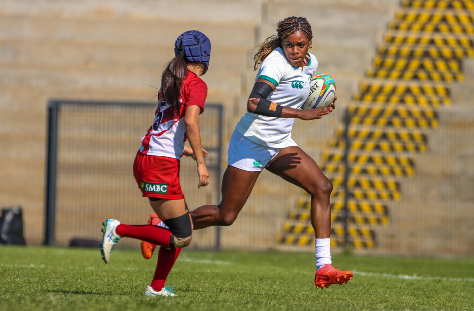 Faith Oviawe on the charge for the Irish Universities Sevens team