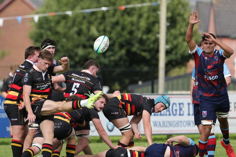 Lurgan scrum-half box kick