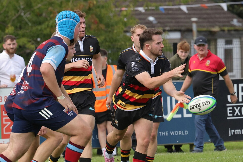 Lurgan player offloading possession