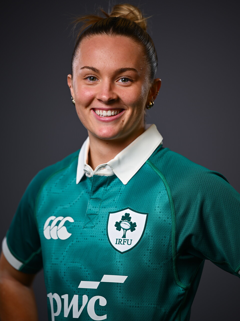 Lucia Linn headshot