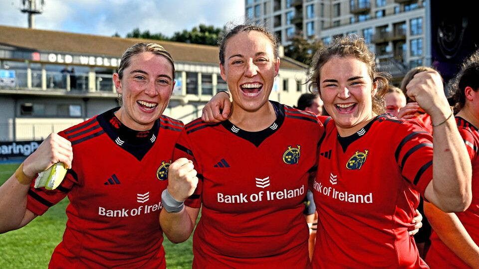 Chloe Pearse with Clodagh O'Halloran and Deirbhile Nic a Bháird