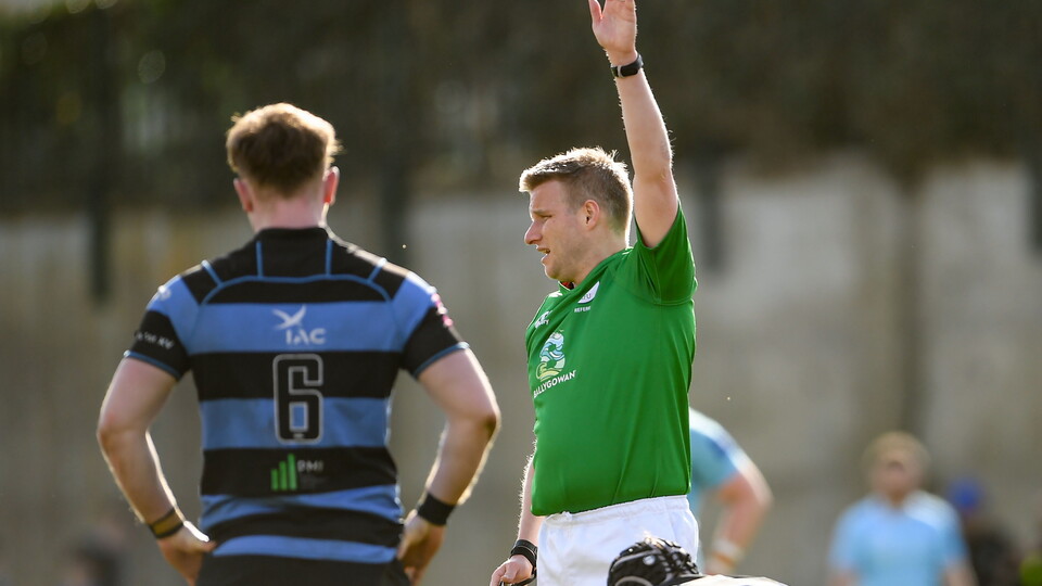 referee