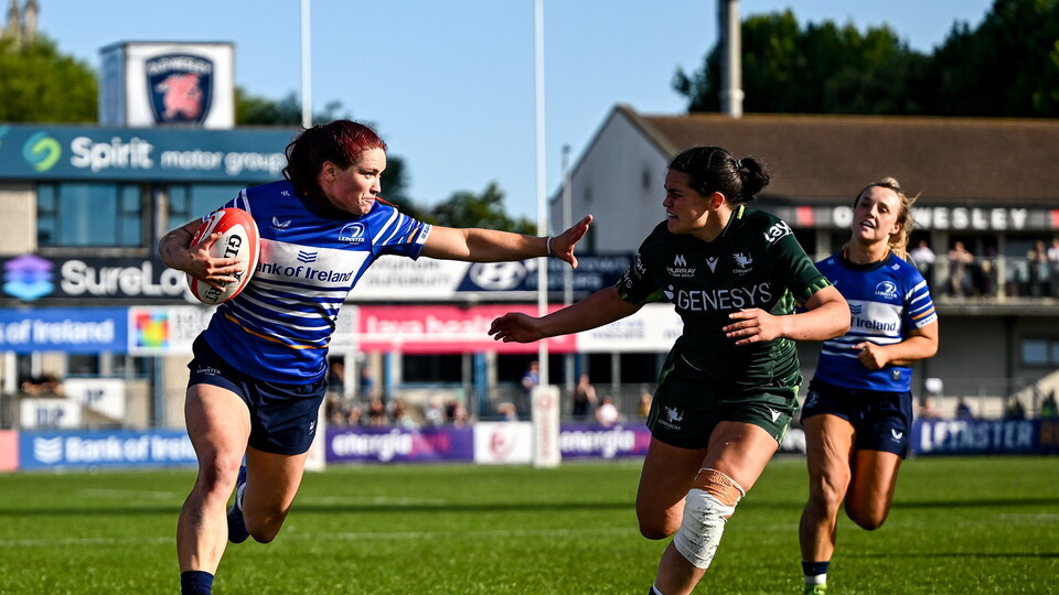 Maggie Boylan runs in her second try for Leinster against Connacht