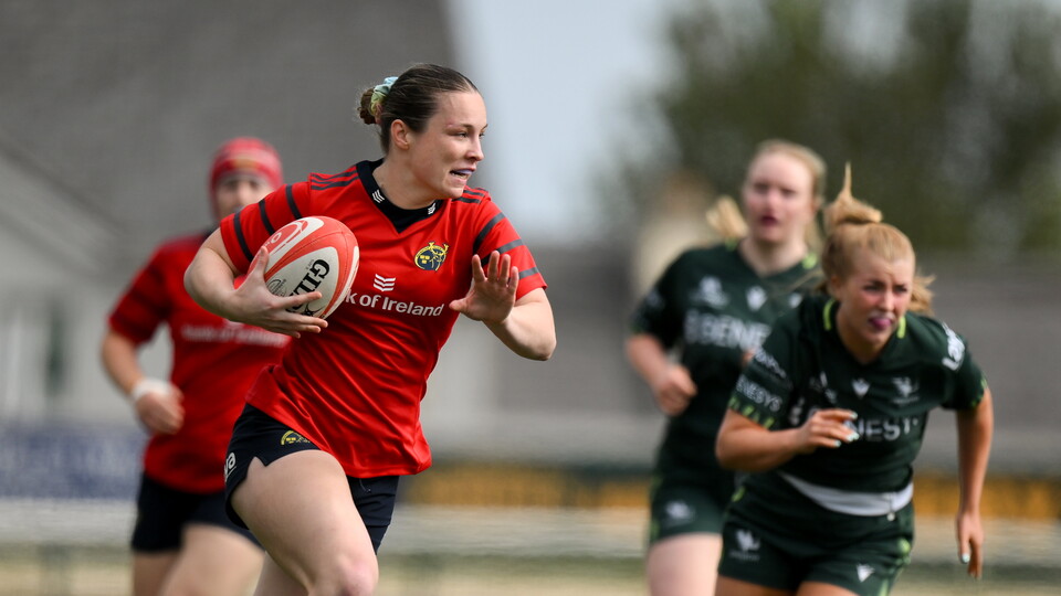 Alana McInerney runs in Munster's first try against Connacht