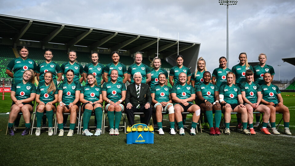 The Ireland Women's squad with IRFU President Tony O'Beirne