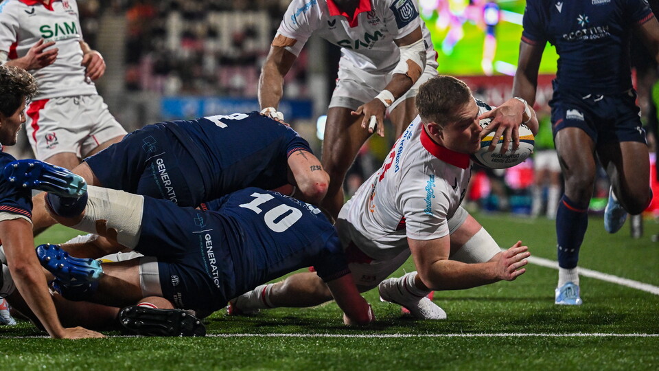 Zac Ward reaches over to score for Ulster against Edinburgh