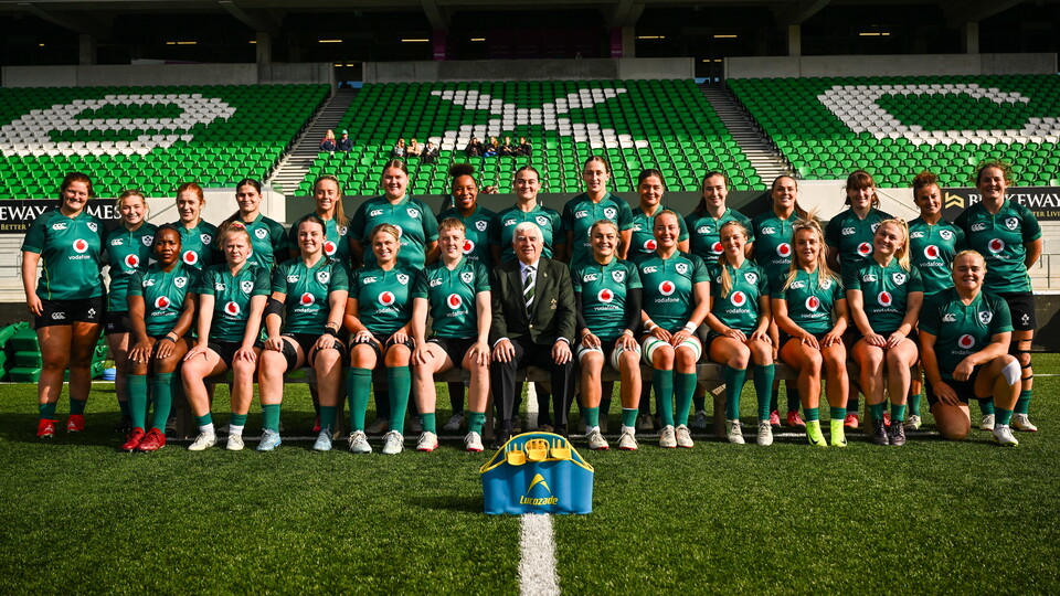 The Ireland Women's squad with IRFU President Tony O'Beirne