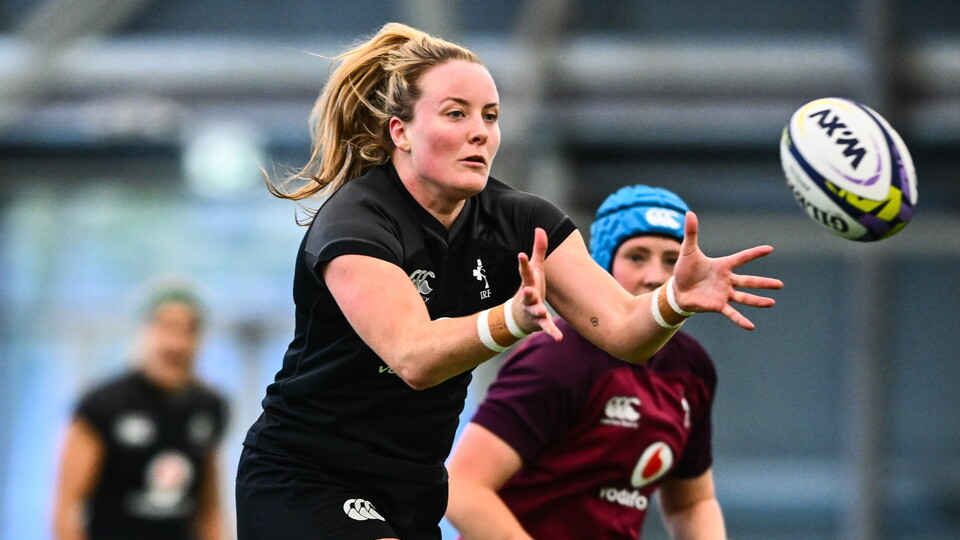Fiona Tuite-O'Sullivan gathers a pass