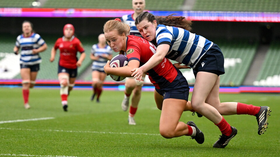 Eabha Nic Dhonnacha crossing for a try for UL Bohemian