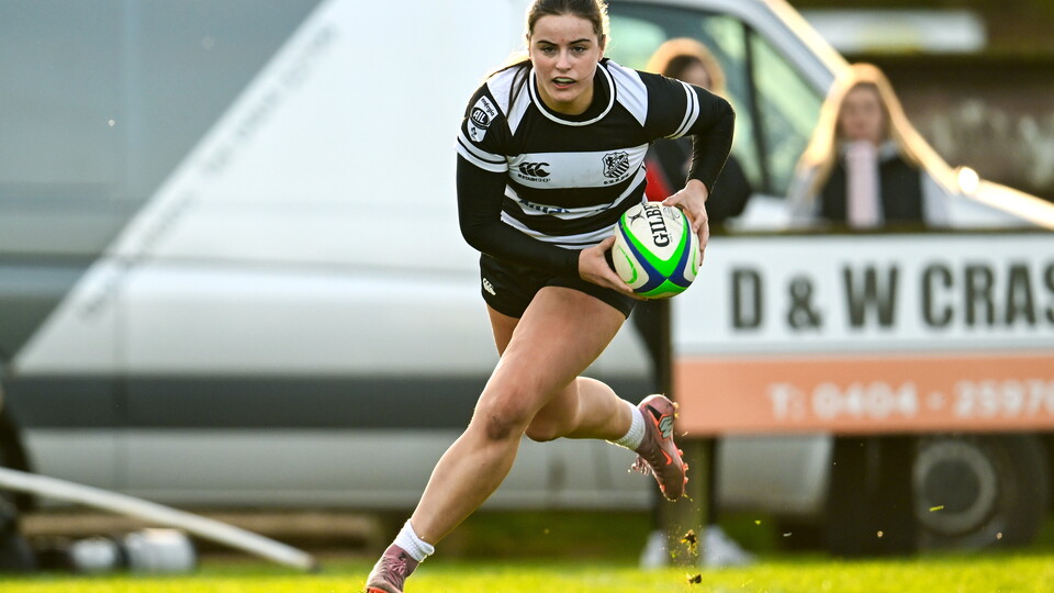 Katie Corrigan running in for an Old Belvo try