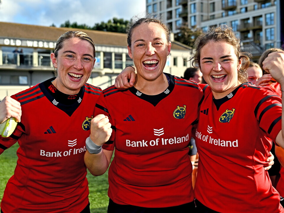Chloe Pearse with Clodagh O'Halloran and Deirbhile Nic a Bháird