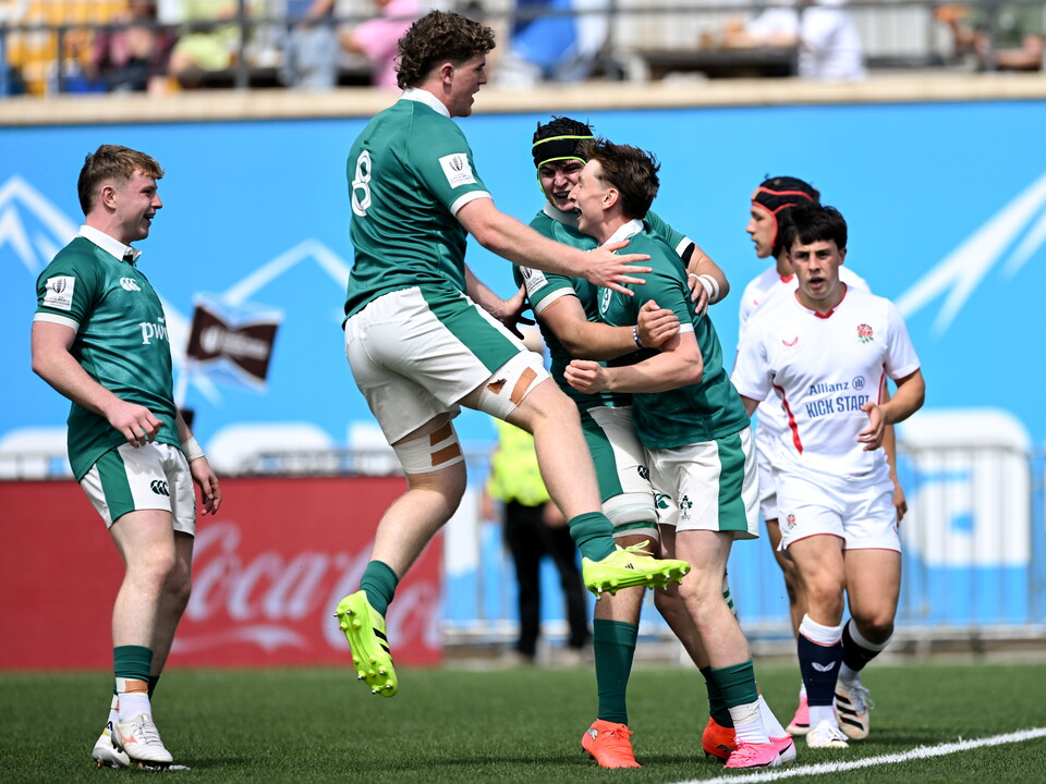 Ireland U20s celebrate a try