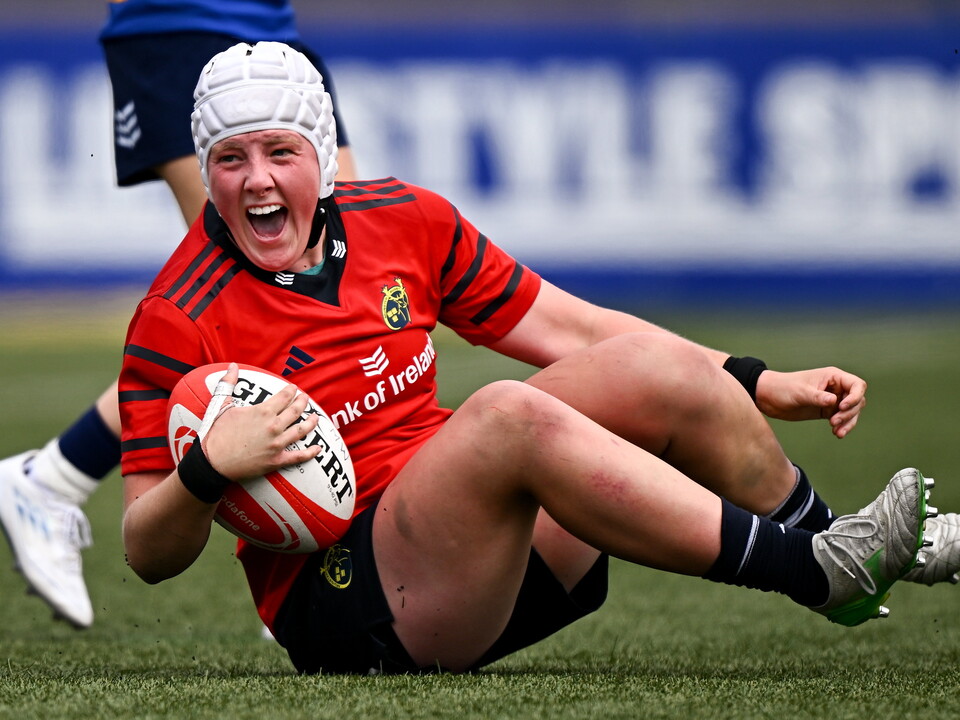 Beth Buttimer celebrates after scoring her second try for Munster