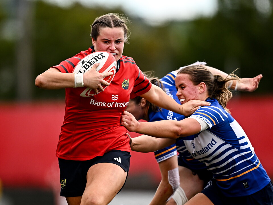 Katie Corrigan gets past Eve Higgins and Robyn O'Connor to score for Munster