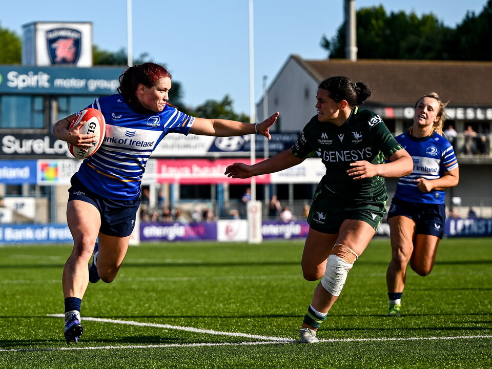 Maggie Boylan runs in her second try for Leinster against Connacht