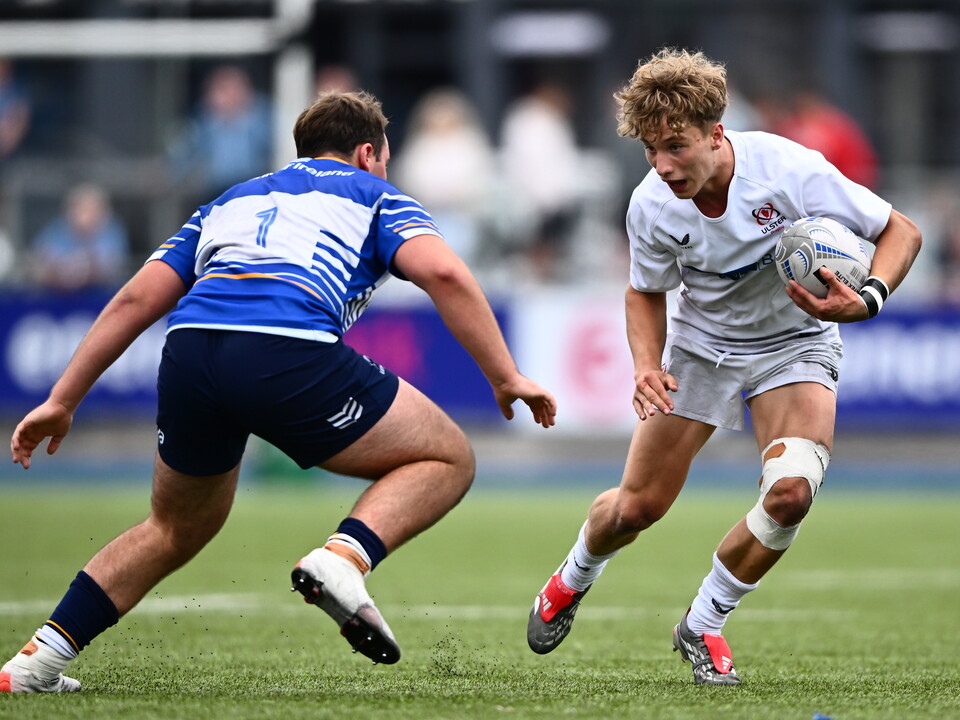 Ulster Schools winger Zach Thompson takes on Leinster's Hugo Ivers McCormack