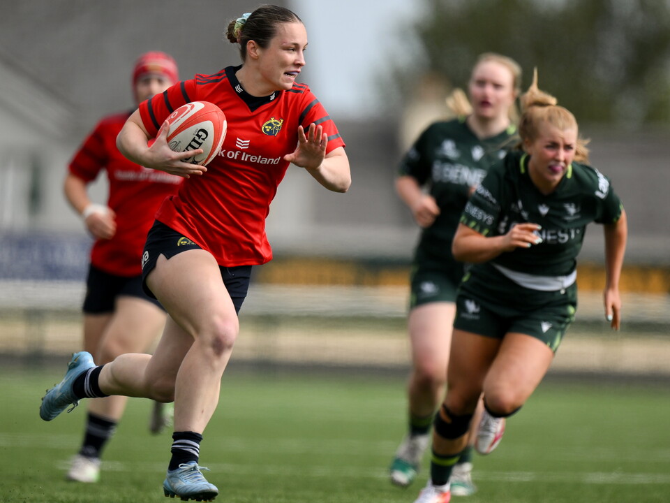 Alana McInerney runs in Munster's first try against Connacht