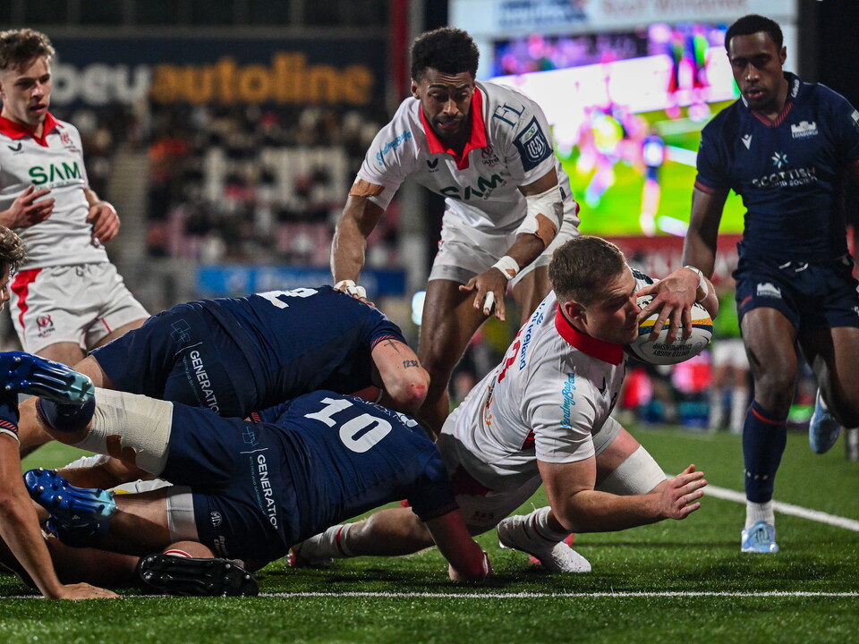 Zac Ward reaches over to score for Ulster against Edinburgh