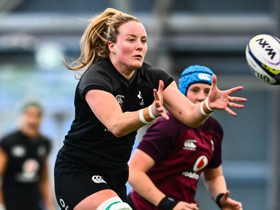 Fiona Tuite-O'Sullivan gathers a pass