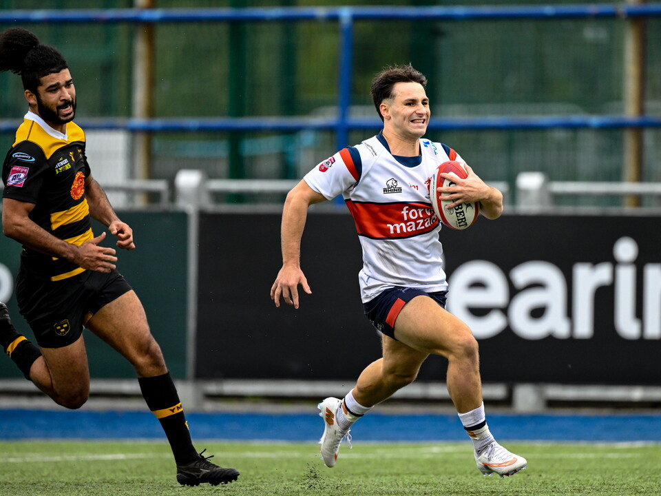 Paidi Farrell of Old Wesley on his way to his side's second try 